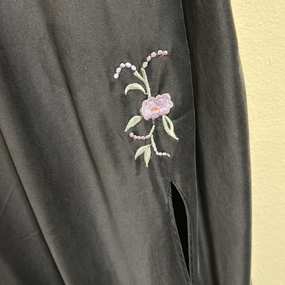 Victoria's Secret RARE Vintage Black Silk Slip Size Medium - Picture 7 of 17